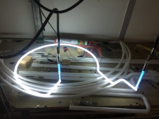 Tube néon atelier