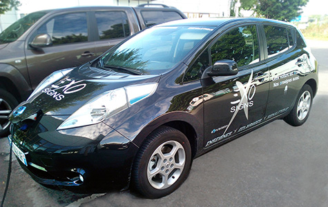 la voiture écolo se recharge