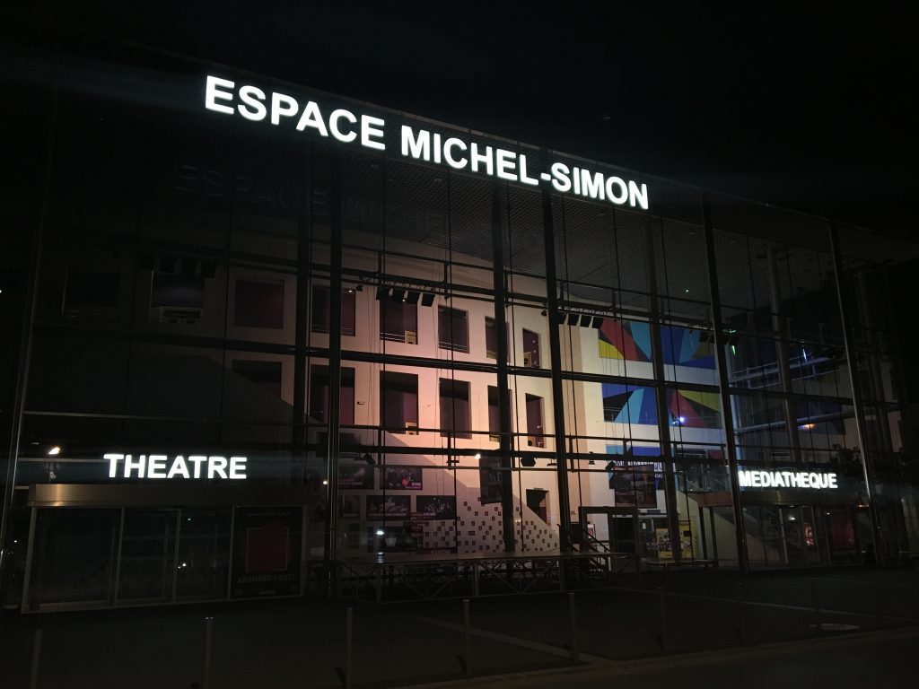 Enseignes du centre culturel Michel-Simon.