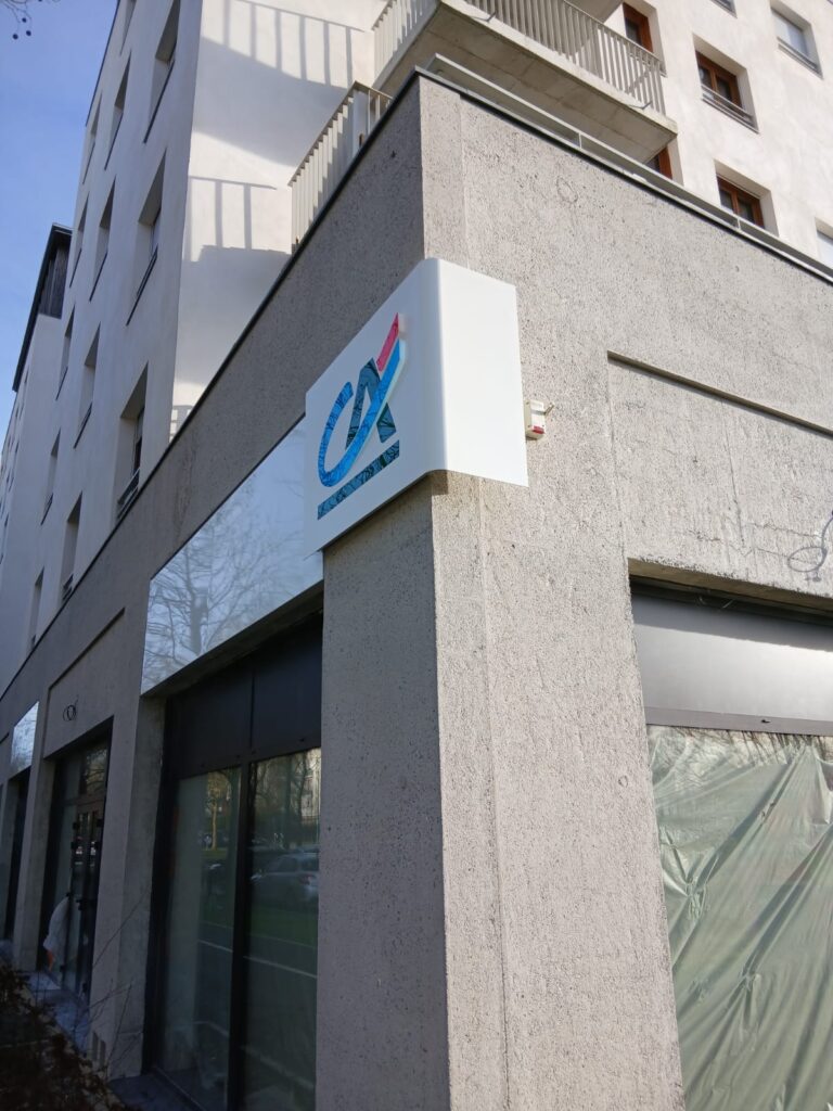 Bague d'angle agence Crédit Agricole de Montévrain