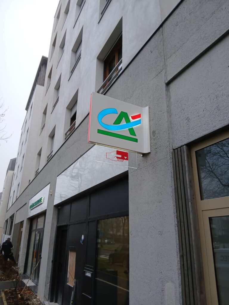 Drapeau agence Crédit Agricole de Montévrain