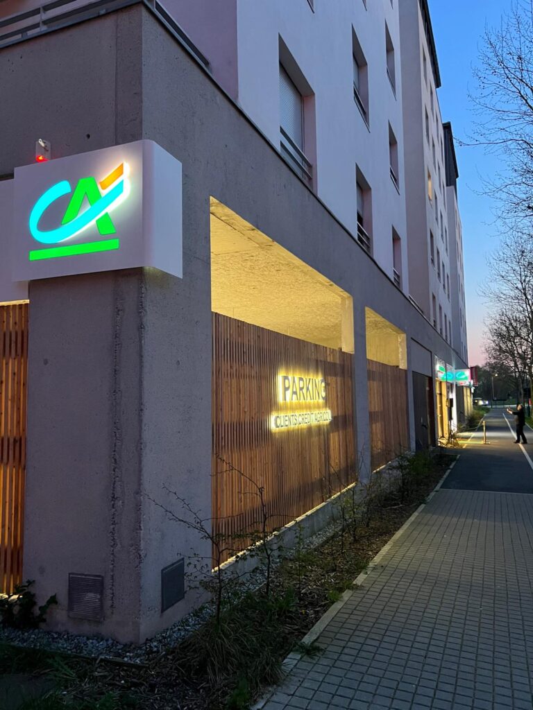 Enseignes Credit Agricole Montévrain
