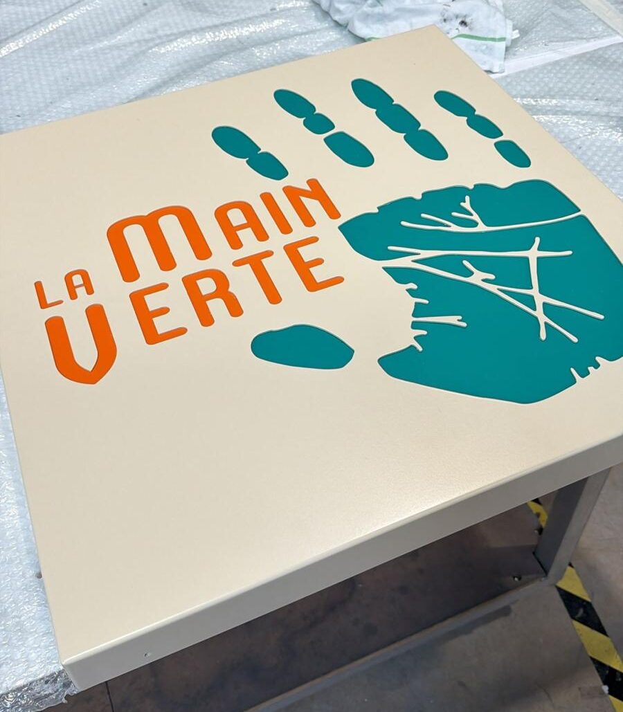 La main verte drapeau impression numérique
