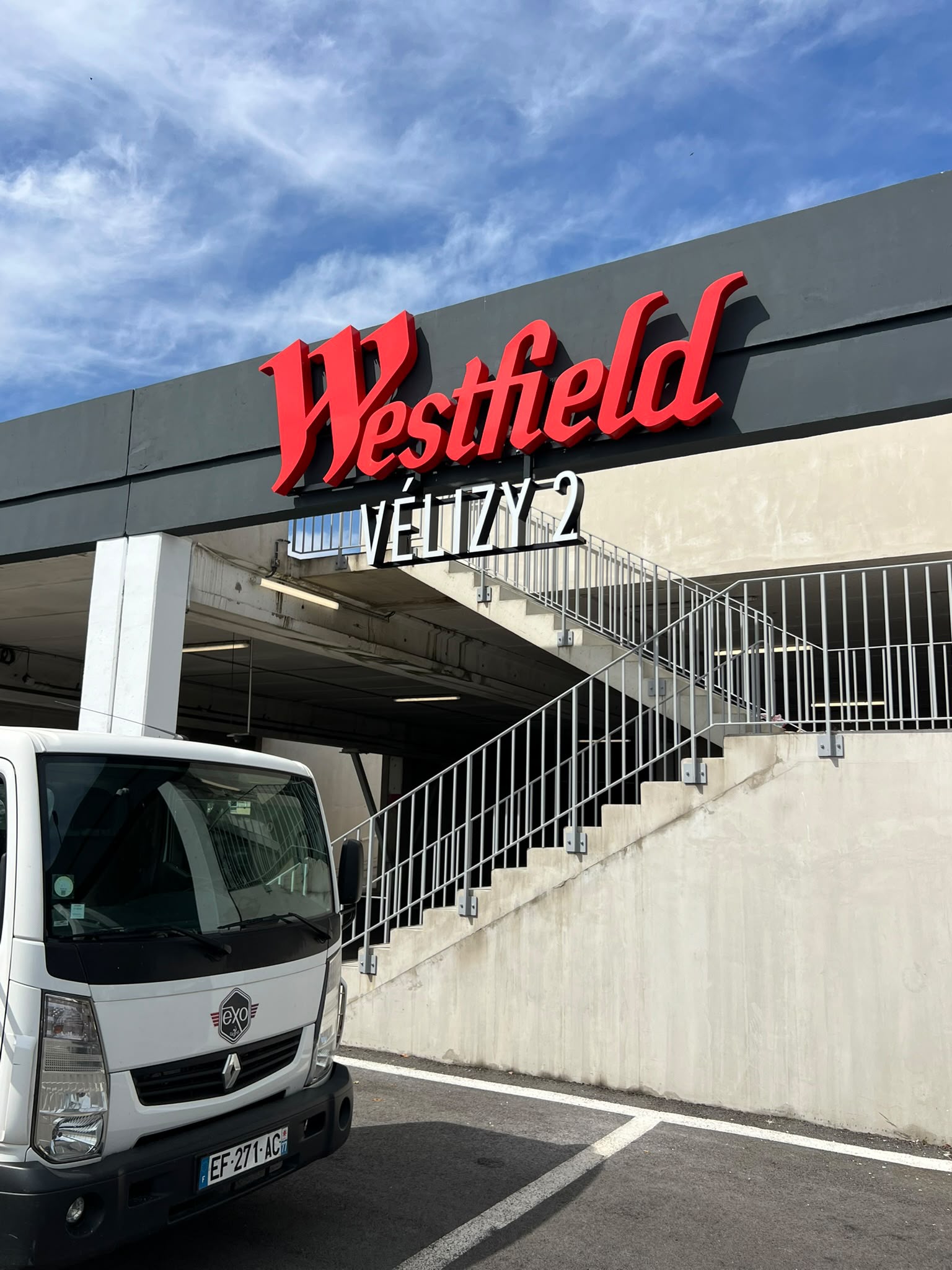 Enseignes Exo Signs Westfield Vélizy 2