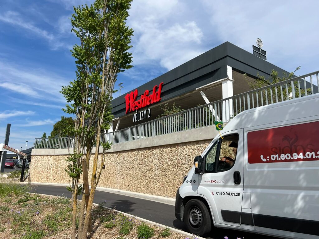 Enseignes Exo Signs Westfield Vélizy 2