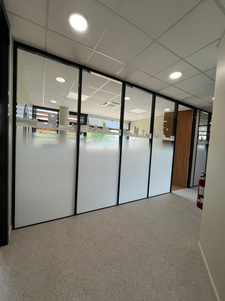 Impression blanc sur ultra Clear Exo Signs Credit Agricole