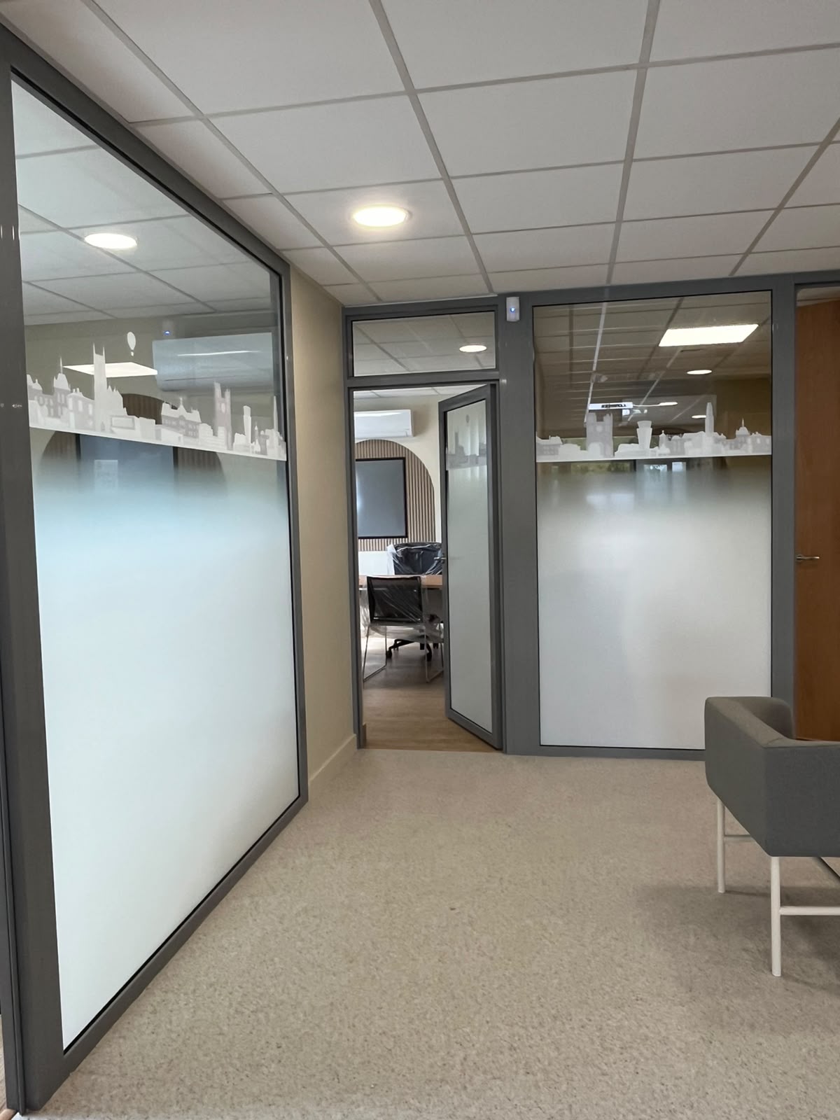 Impression blanc sur ultra Clear Exo Signs Credit Agricole