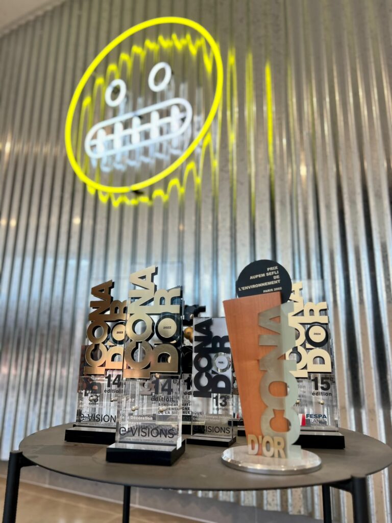 Trophées Icona d'Or Exo signs