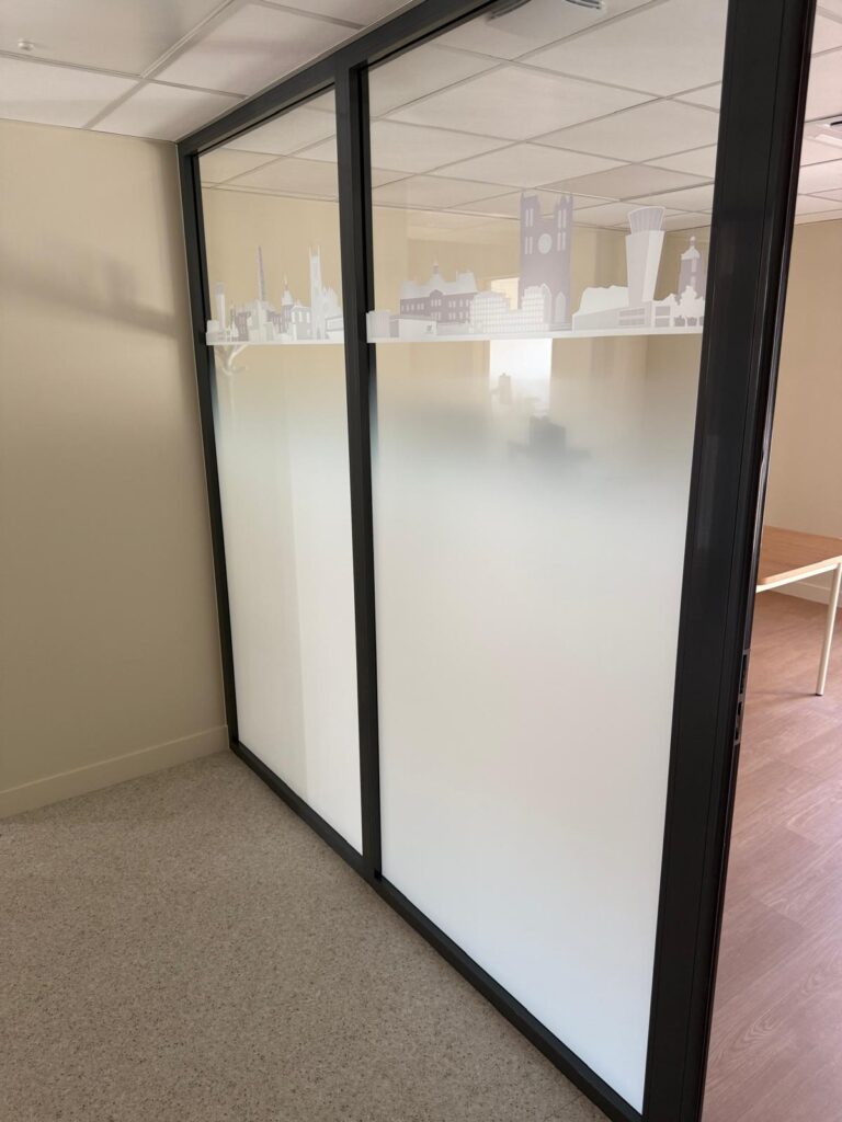 Impression blanc sur ultra Clear Exo Signs Credit Agricole
